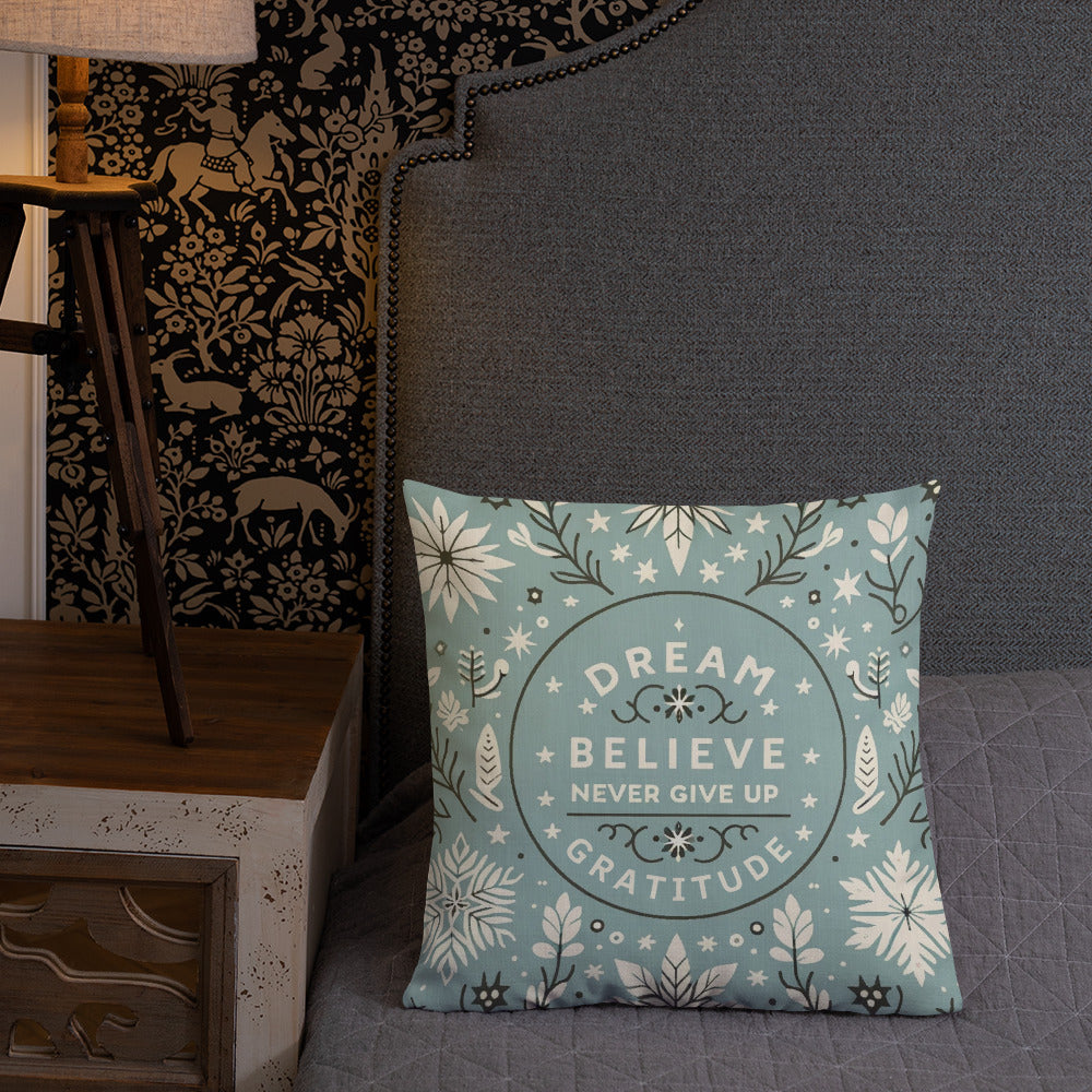 Motivational Quote Pillow - Dream & Gratitude Design - Elegant Decorative Cushion Cover for Home & Gifts