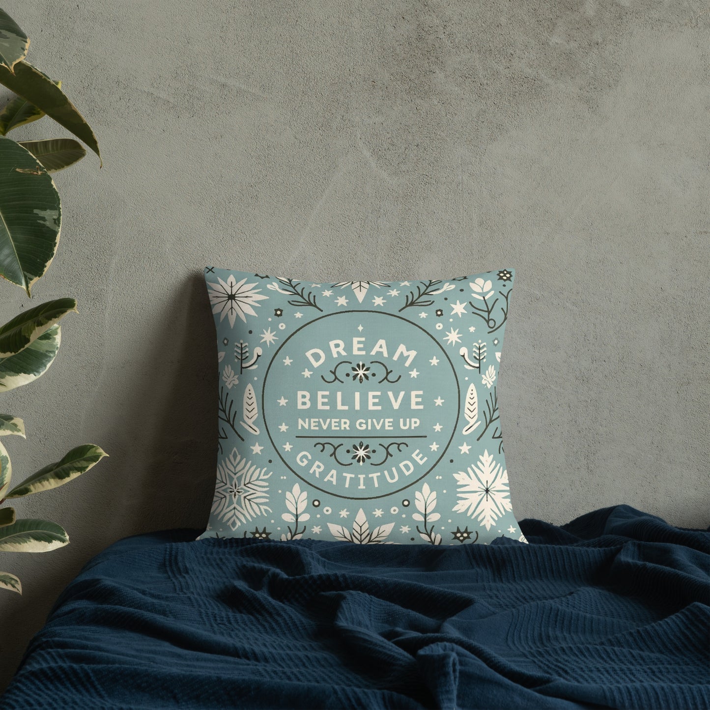 Motivational Quote Pillow - Dream & Gratitude Design - Elegant Decorative Cushion Cover for Home & Gifts