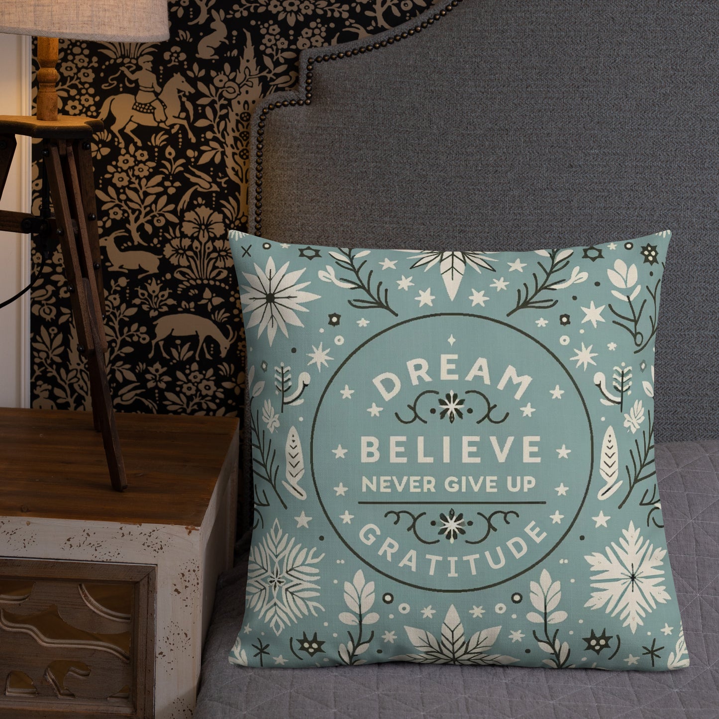 Motivational Quote Pillow - Dream & Gratitude Design - Elegant Decorative Cushion Cover for Home & Gifts